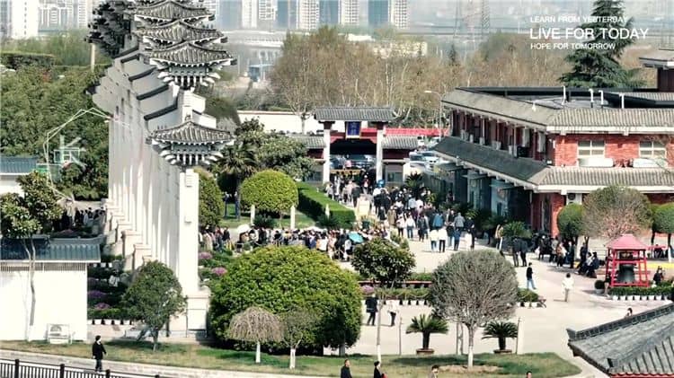 如何從西安地鐵1號線到達西安霸陵墓園新區(qū)？