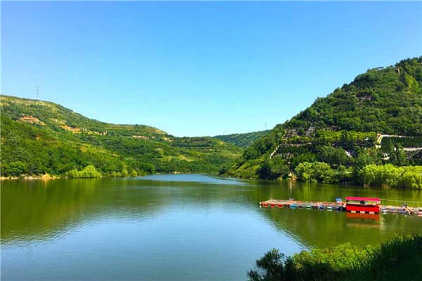 西安陵園墓地的標(biāo)準(zhǔn)尺寸是如何規(guī)定的，這些規(guī)定是否受到地域文化的影響？