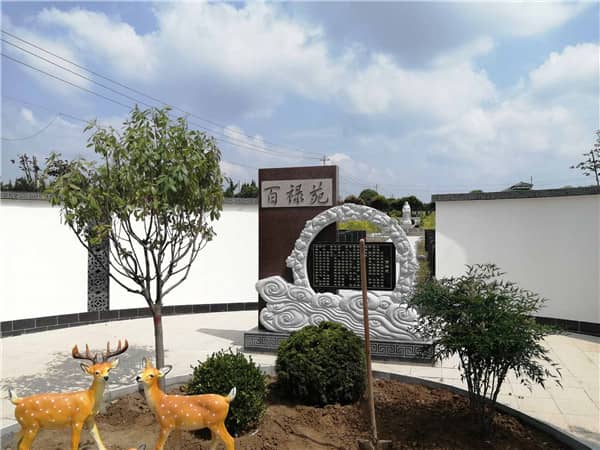 在西安陵園選擇家族墓地和單獨(dú)墓地時(shí)，應(yīng)該考慮哪些因素？