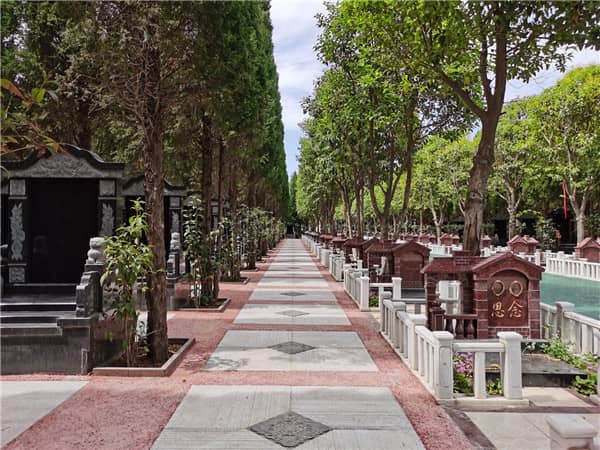 西安市的墓地主要分布在哪些區(qū)域？家屬如何根據(jù)區(qū)域選擇墓地？
